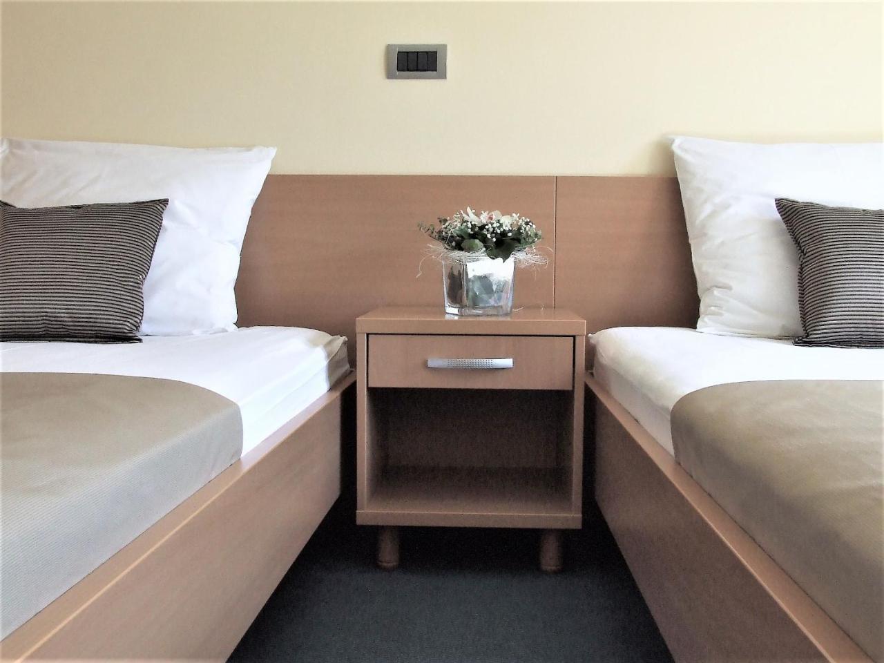 Hotel Central Славонски брод Екстериор снимка